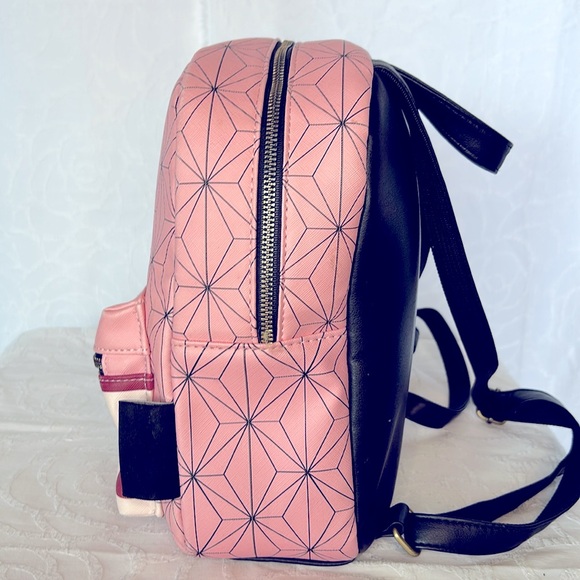 demon slayer backpack mini Bioworld Nezuko Adult zippered pocket Demon Slayer - Group Mini